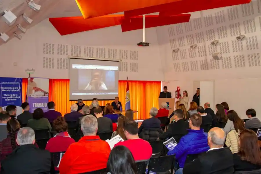 La Provincia presentó el Programa "Santa Fe + Producción + Trabajo" ante el sector productivo