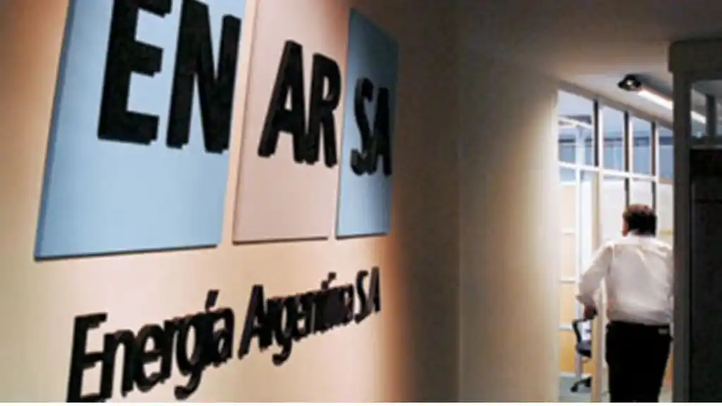 El gobierno privatiza ENARSA