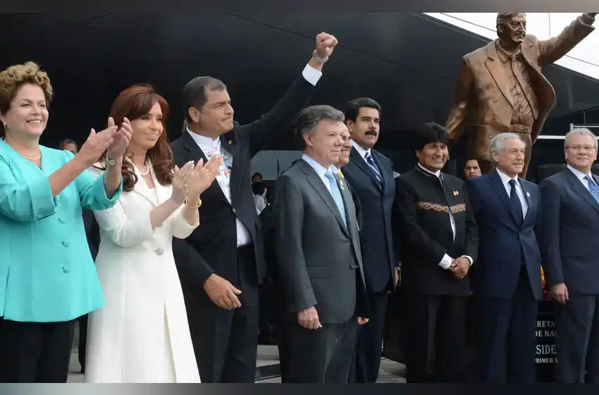 Ecuador: removerán la estatua de Néstor Kirchner por ser «símbolo de la corrupción»