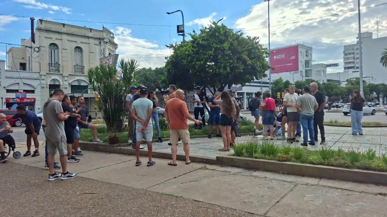 manifestación policia jefatura reclamo salarial - 2