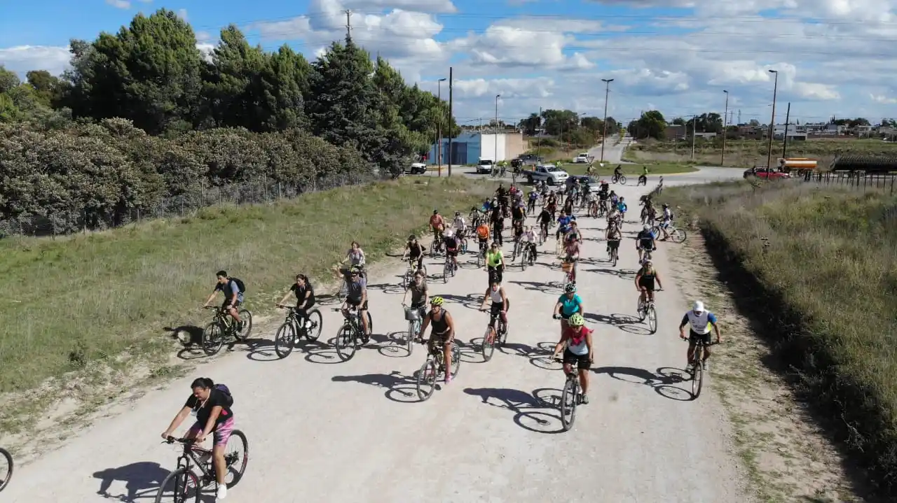 Bicicleteada solidaria a beneficio del Jardín 916