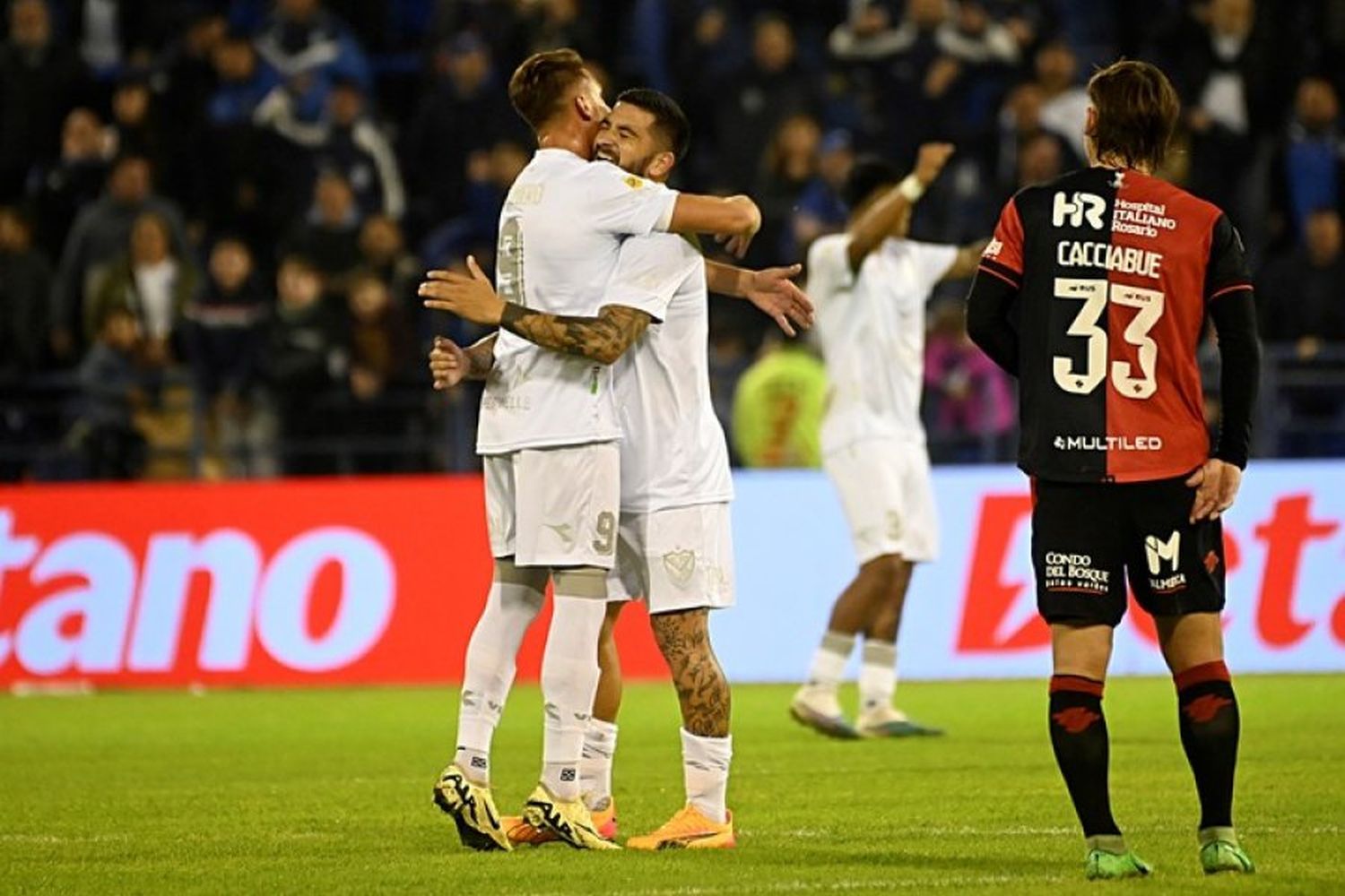 Vélez venció a Newell"s en Liniers por la LPF