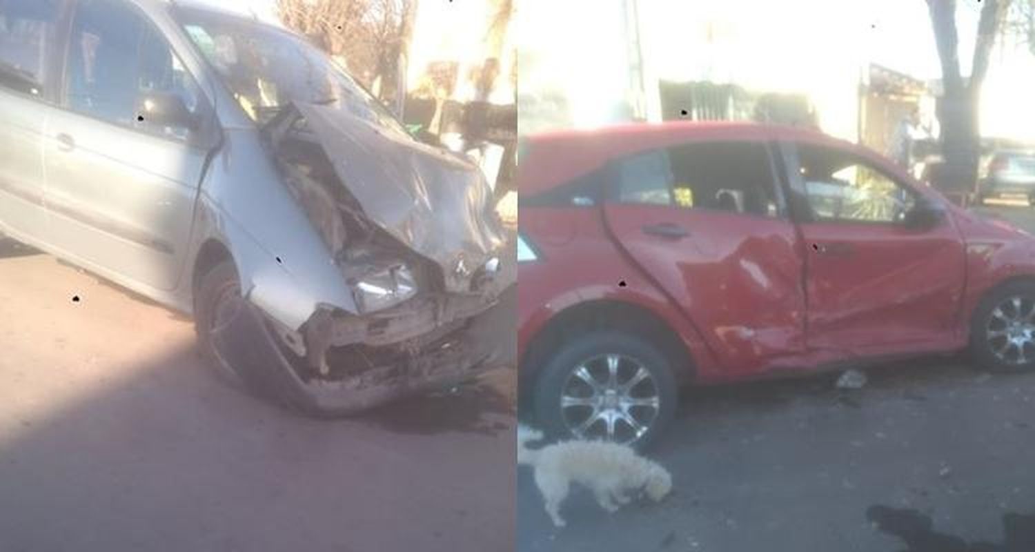 Violento choque entre autos terminó con dos mujeres asistidas en el Hospital