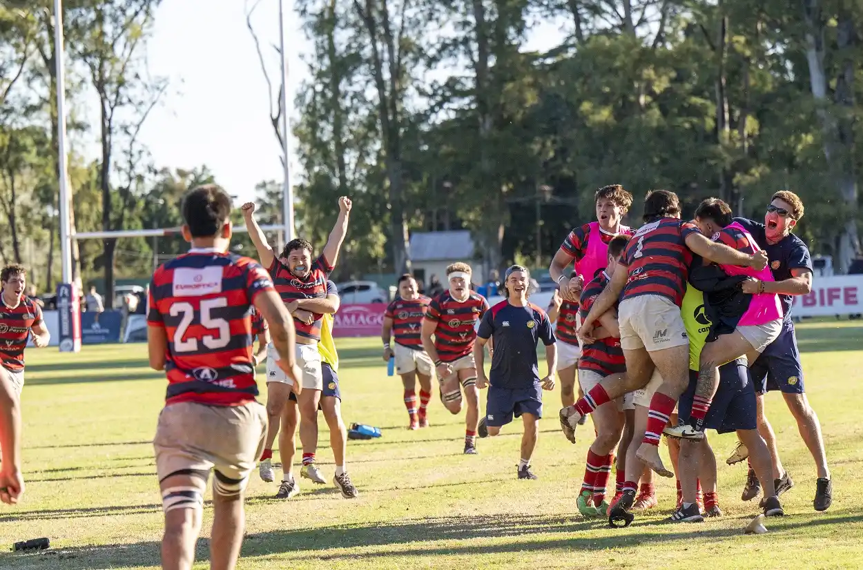 Un festejo eterno. Jockey volvió a hacer historia. Victoria ante el bicampeón y primera en la elite del TRL. Foto: Javier Leali