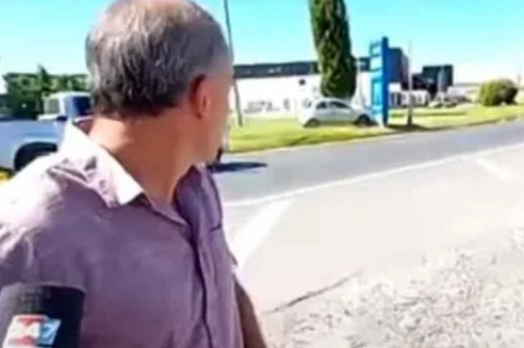 El impacto fue registrado en vivo por la cámara. Foto: Captura 24/7 Noticias.