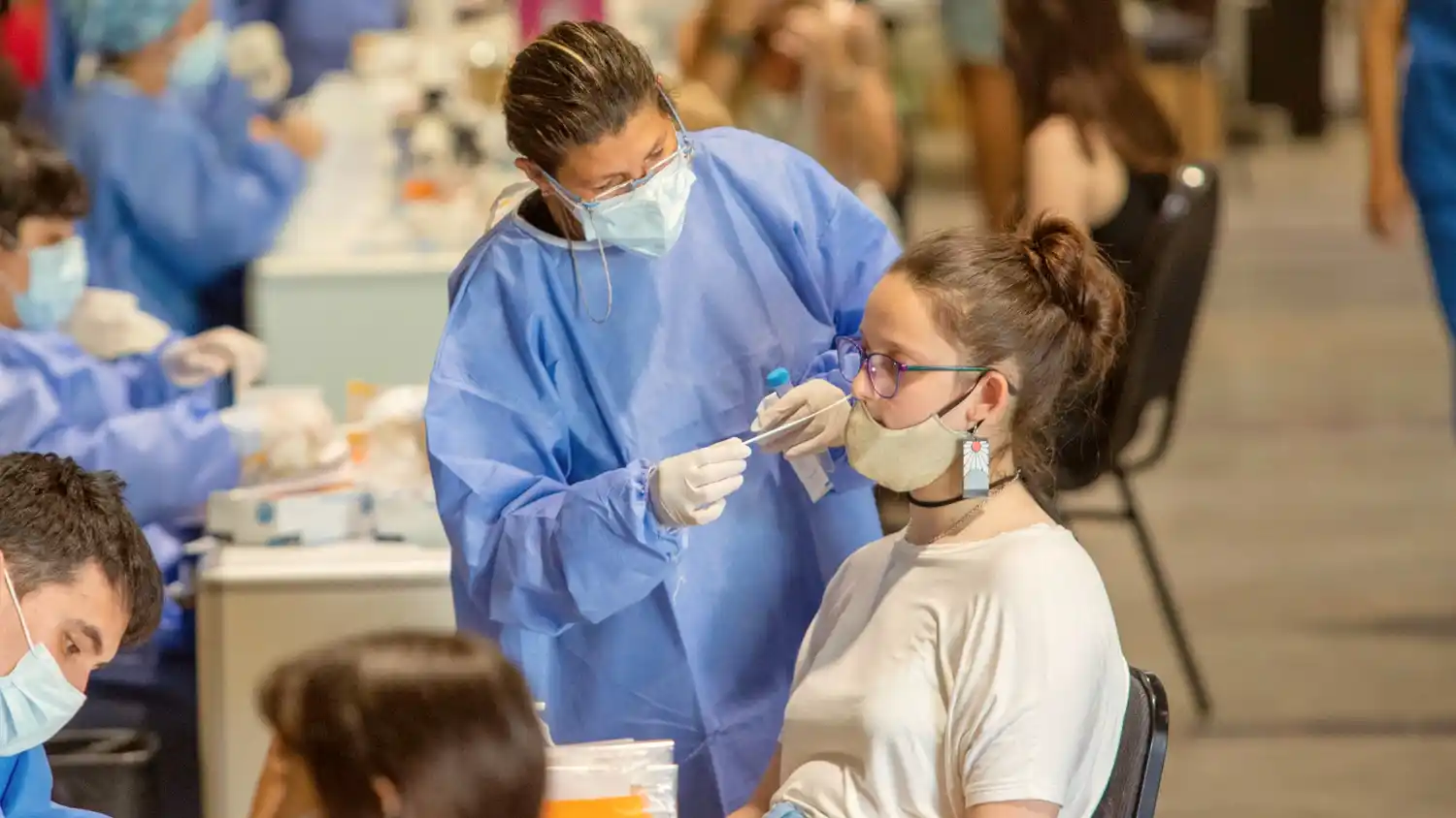 Ola imparable de Covid: Argentina superó ampliamente su récord de contagios este martes