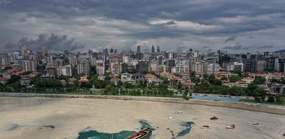 Turquía sufre embates de vientos huracanados que impactaron muy fuertes