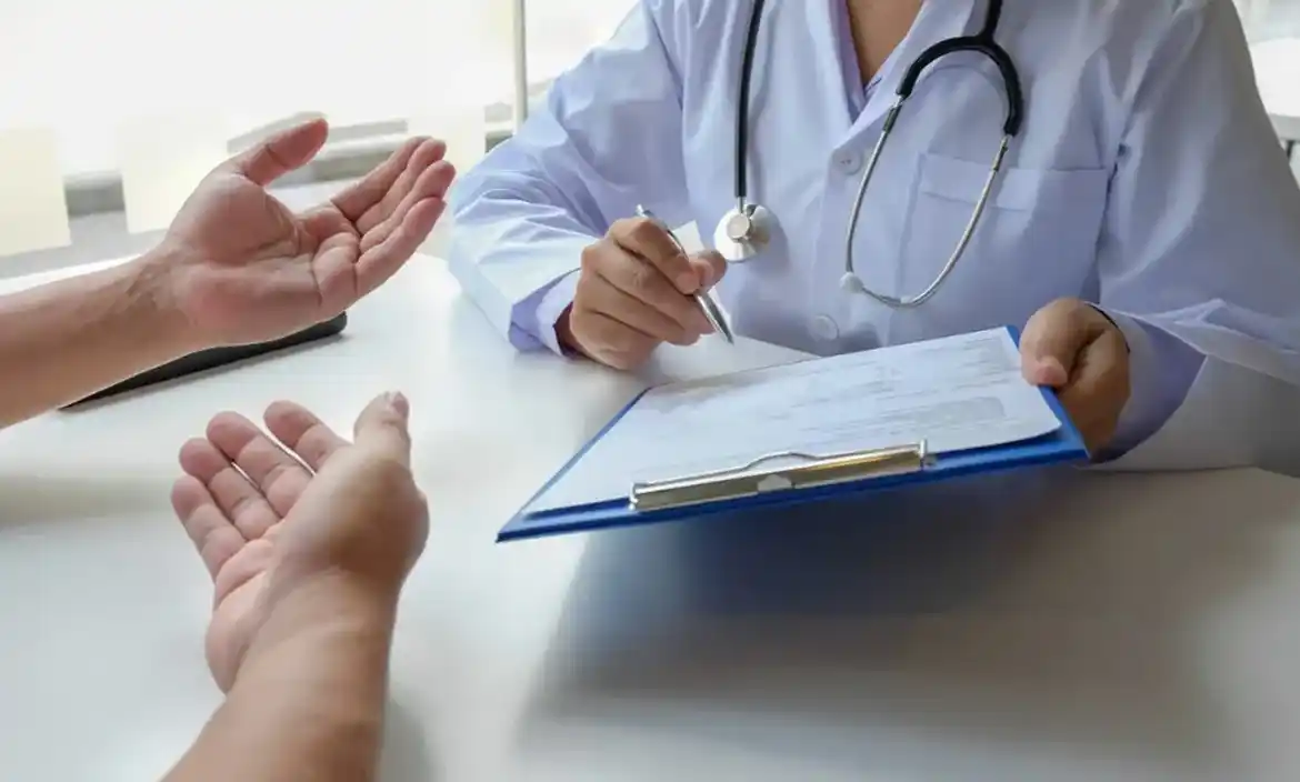 Nuevo golpe al bolsillo: ¿de cuánto será la suba de las principales prepagas en abril?