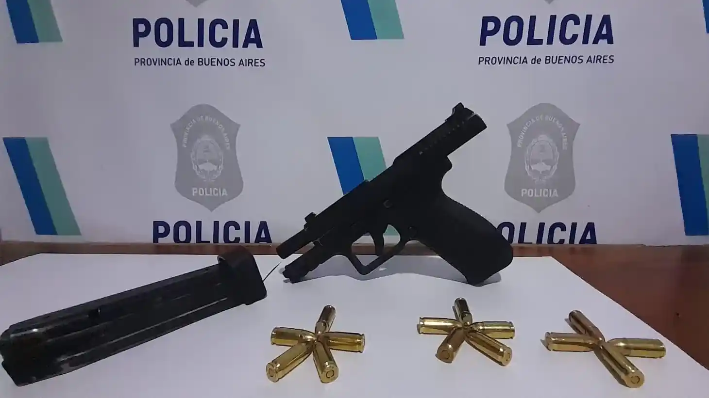Todo comenzó a partir de un llamado al 911 que advertía sobre un vehículo sospechoso.