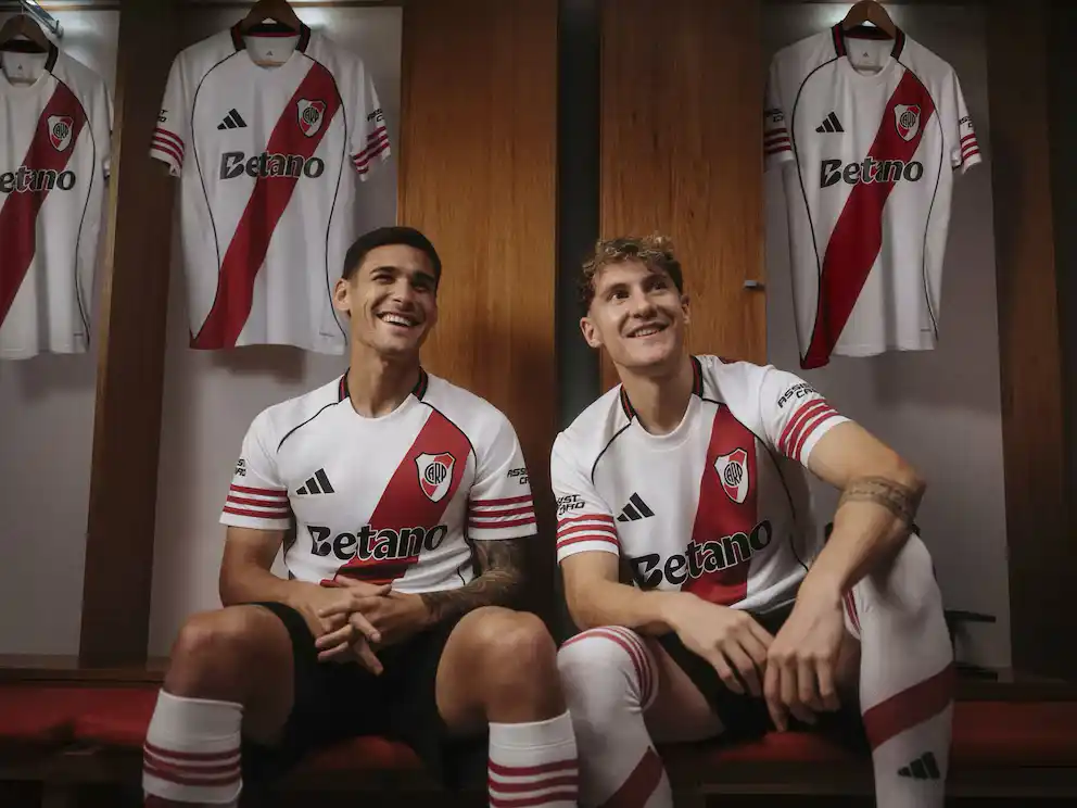 River presentó sus camisetas 2025/26