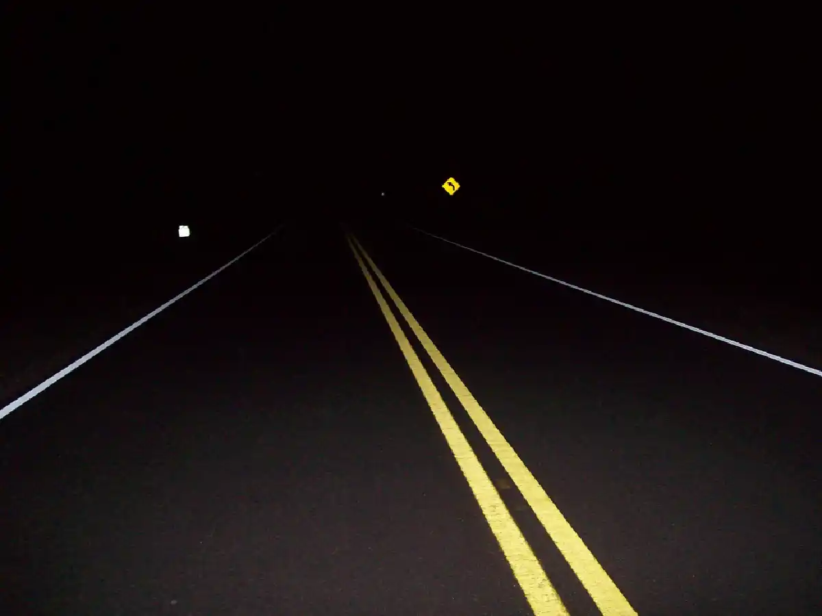 Un riesgo: anoche la policía retiró de la ruta 1 a menores en bicicleta 