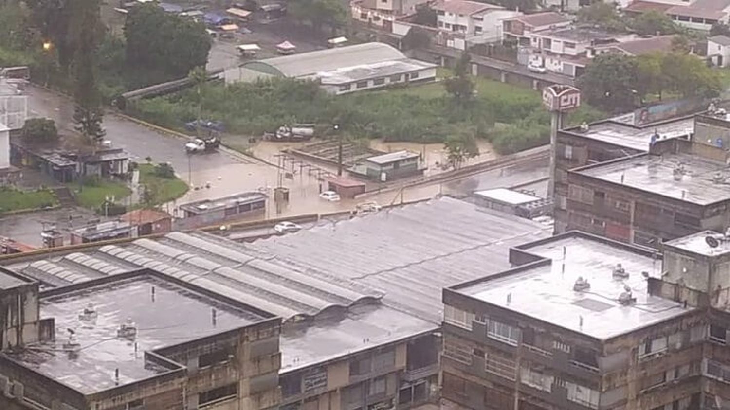 LLUVIAS Y APAGONES azotan  a varios sectores de la gran Caracas