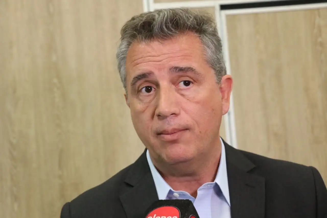 Etchevehere entregó fondos para productores familiares lácteos y citrícolas de Entre Ríos 
