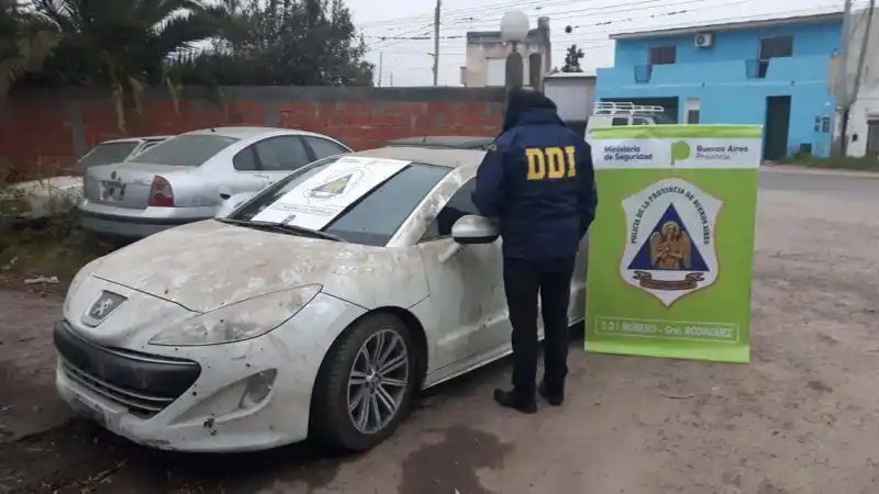 Hallan un auto de alta gama que era usado por la banda narco «Los Monos»