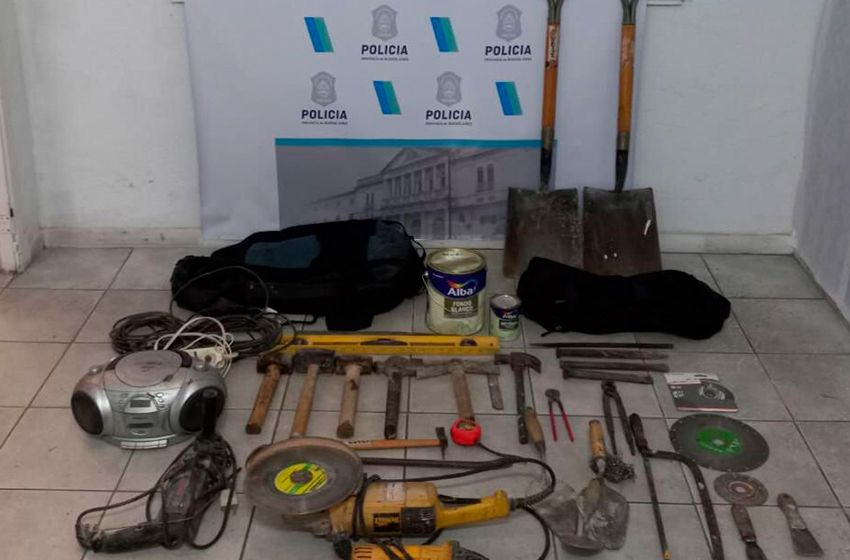 Robaron una casa en construcción: los delató el estallido de la ventana
