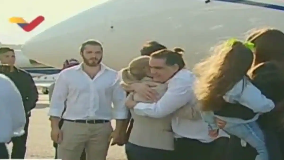 ALEX SAAB ARRIBÓ A VENEZUELA tras su liberación, fue recibido por Cilia Flores (+VIDEO)