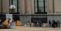 Argentina para Todos montó dos carpas frente a la explanada municipal