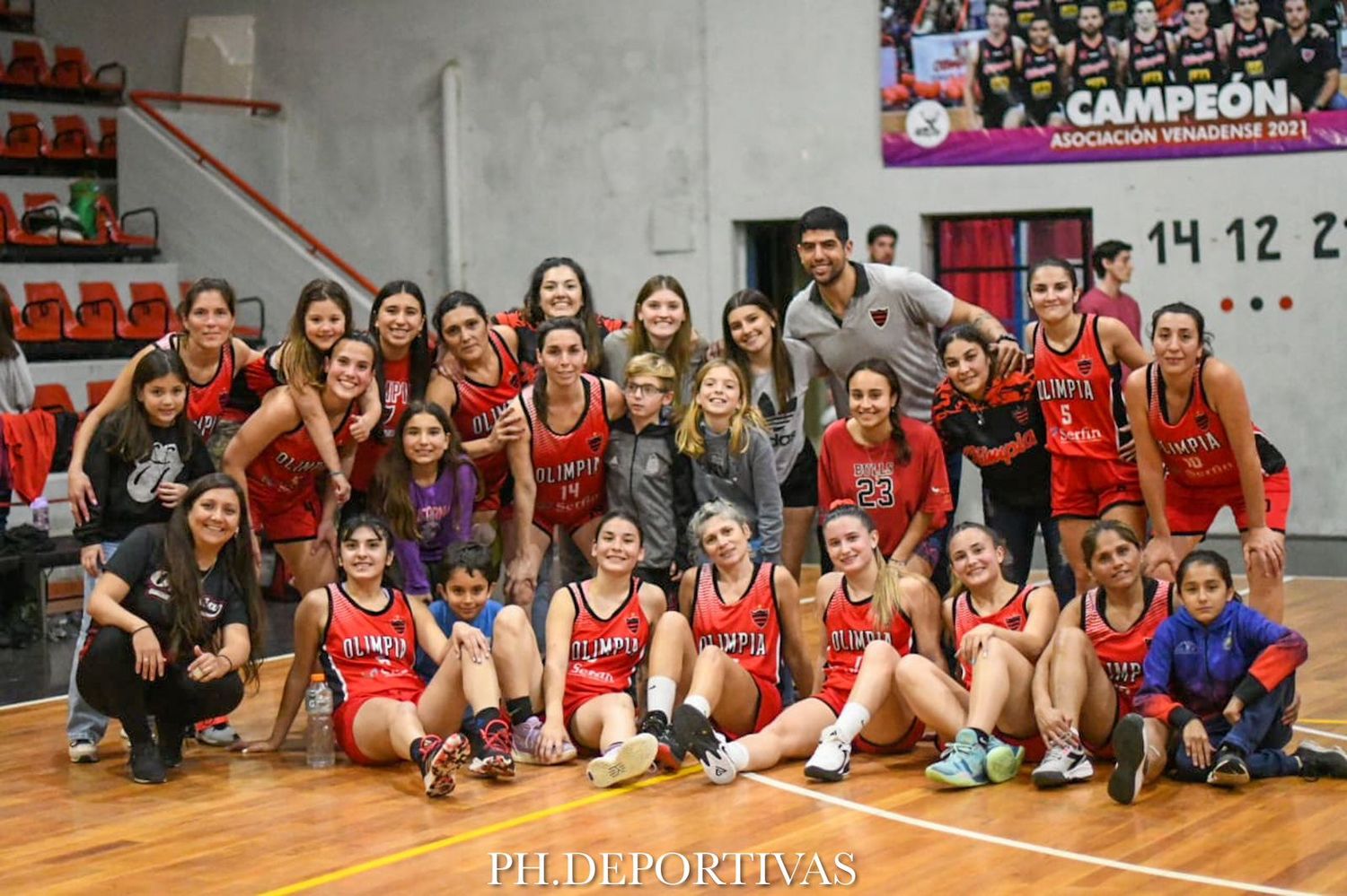 Las chicas del "Rojo" se quedaron con la primera semifinal