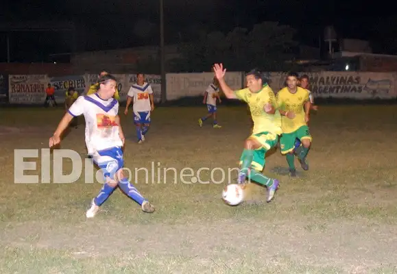 Unión goleó a Sportivo Larroque y quedó a un paso del ascenso