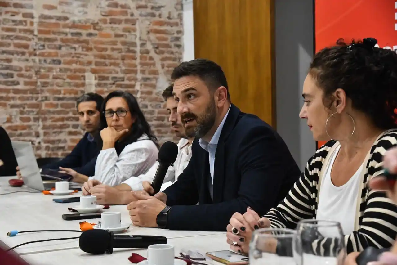 EL ministro Enrique Estévez encabezó la puesta en marcha de la etapa formativa de ley.