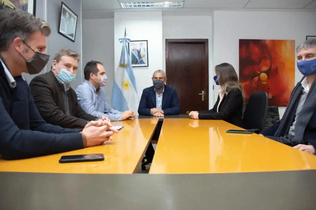 Malena Galmarini y Jo​rge Ferraresi firmaron convenio para trabajar en la planificación del conurbano