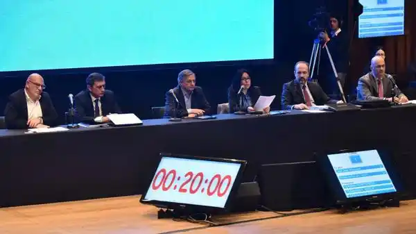 Aranguren ratificó el aumento de 203% en el gas en el inicio del debate