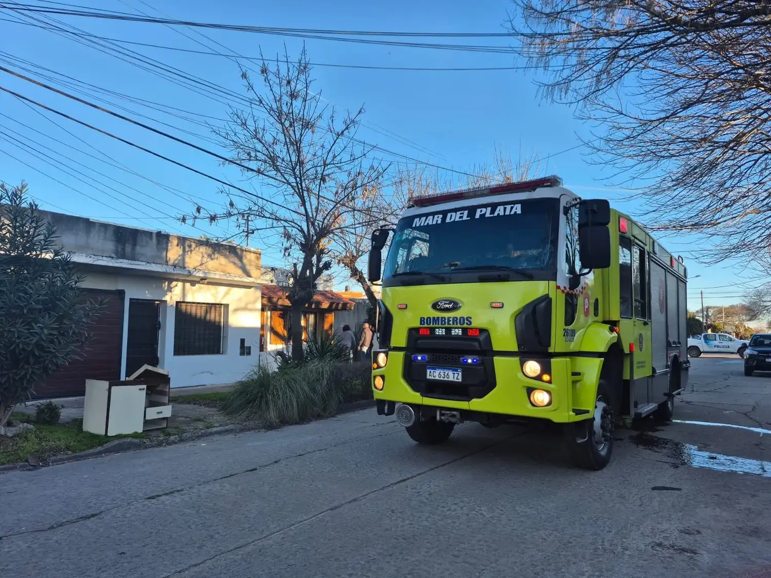 Las llamas habían alcanzado además la cubierta del techo y el sector de la cocina de una vivienda lindera.