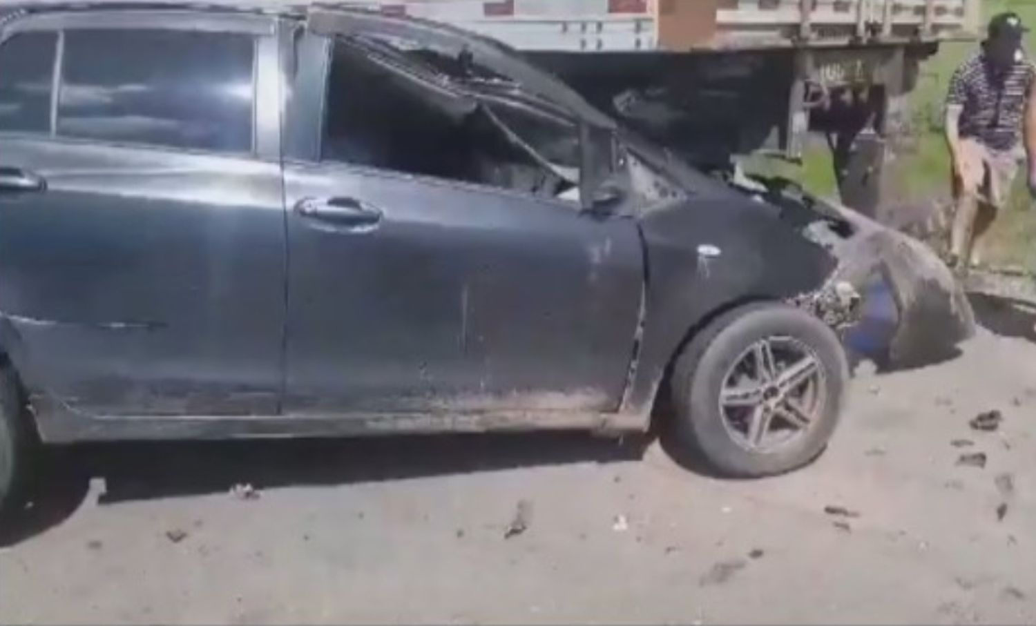 Accidente fatal en la caravana de Racing: dos autos chocaron de frente y un hombre murió