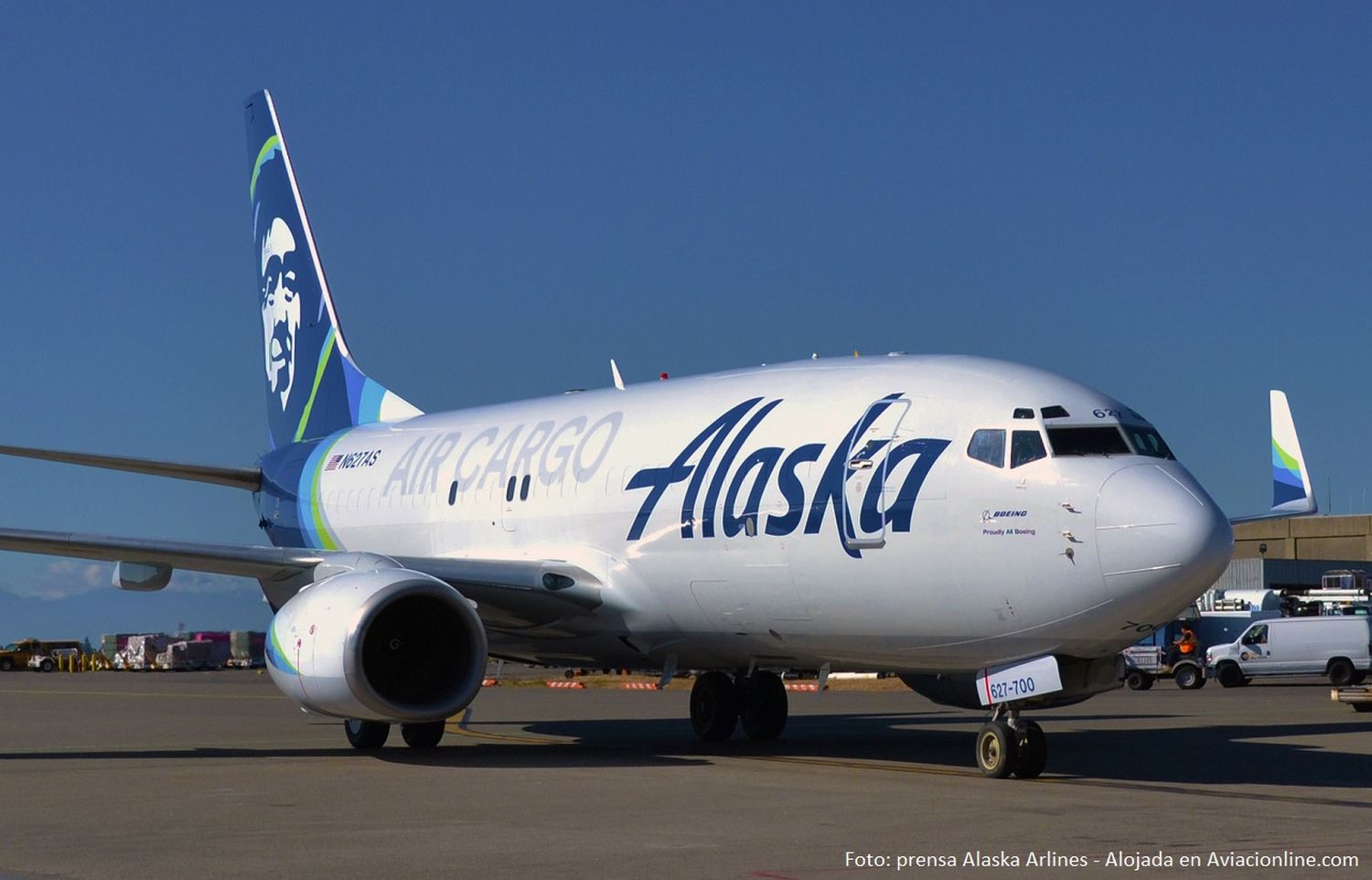 El primer Boeing 737-700 convertido a carguero ya opera para Alaska Air Cargo