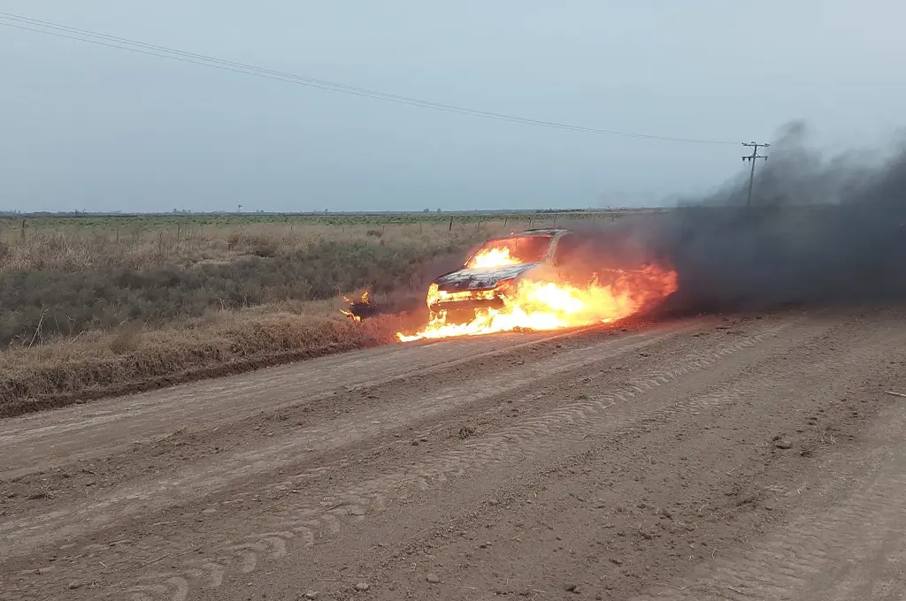 Completamente en llamas: se incendió un vehículo en Ruta Provincial 63s