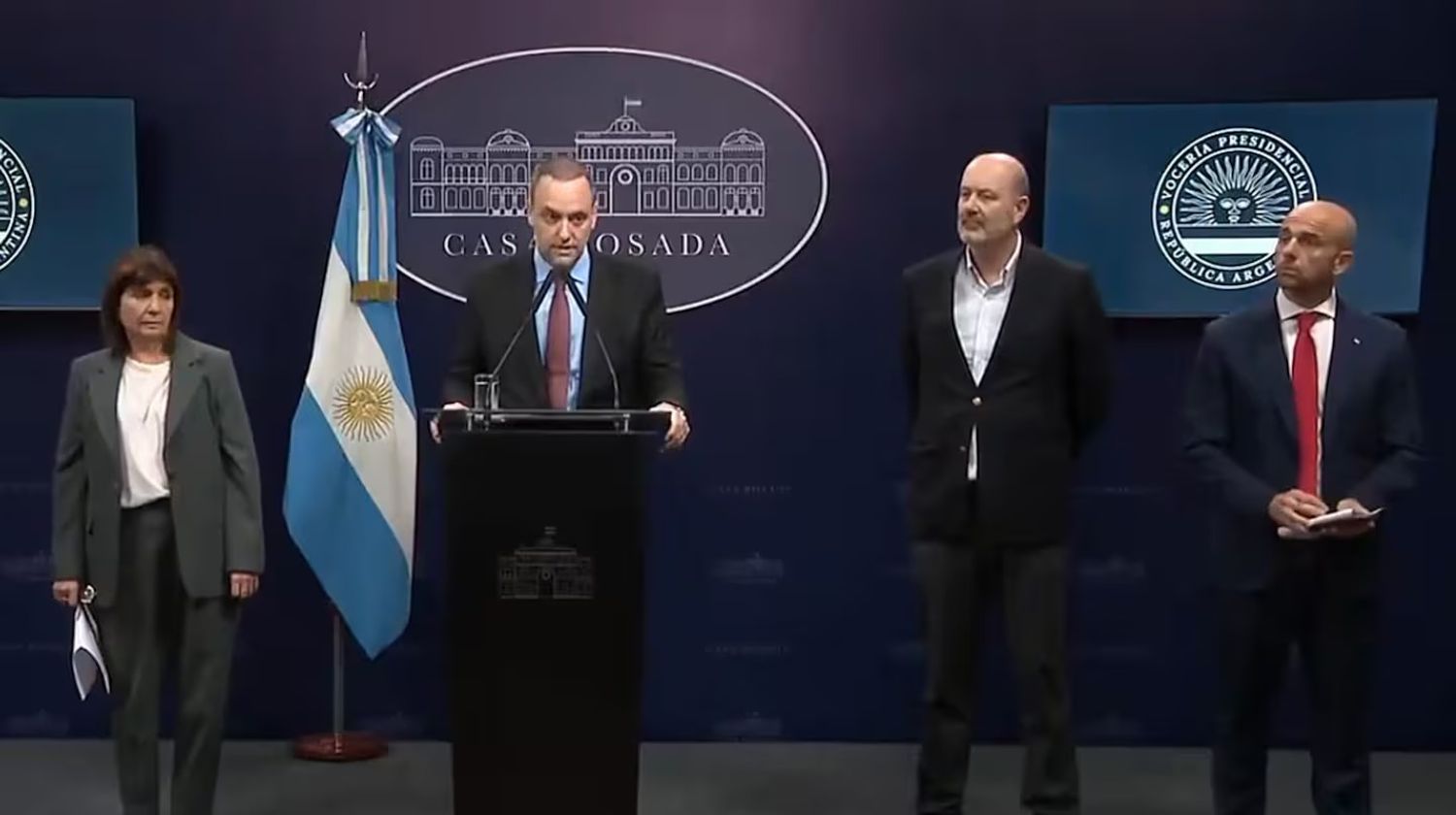 Anuncio de desregulación del servicio de rampas en aeropuertos: ¿Las fuerzas de seguridad acarrearán valijas?