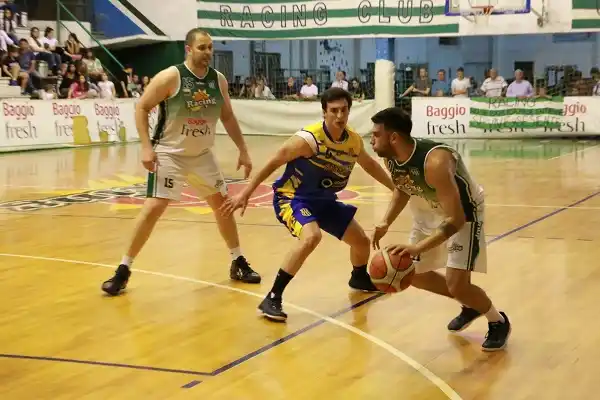 Racing y Neptunia juegan ante los equipos de San Salvador