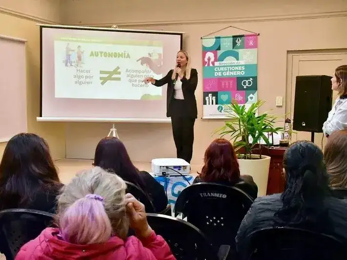 La Escuela de Formación Popular en Género 
abordó la salud mental en las personas mayores