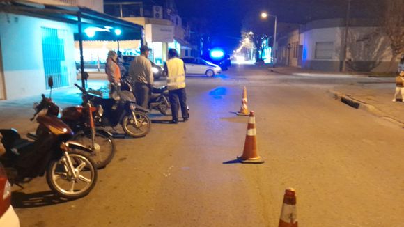 Operativos de tránsito: secuestran motos, autos abandonados y labran infracciones por mal estacionamiento