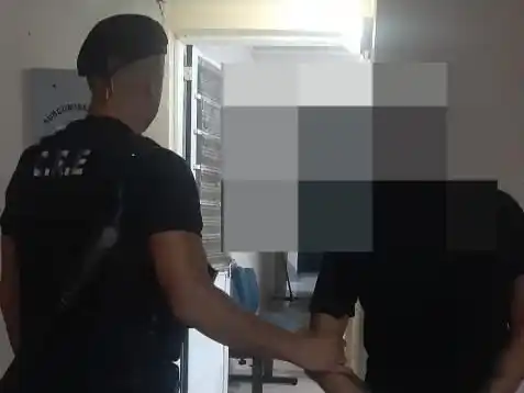 Aprehenden a hombre agresivo y recuperan motocicleta robada