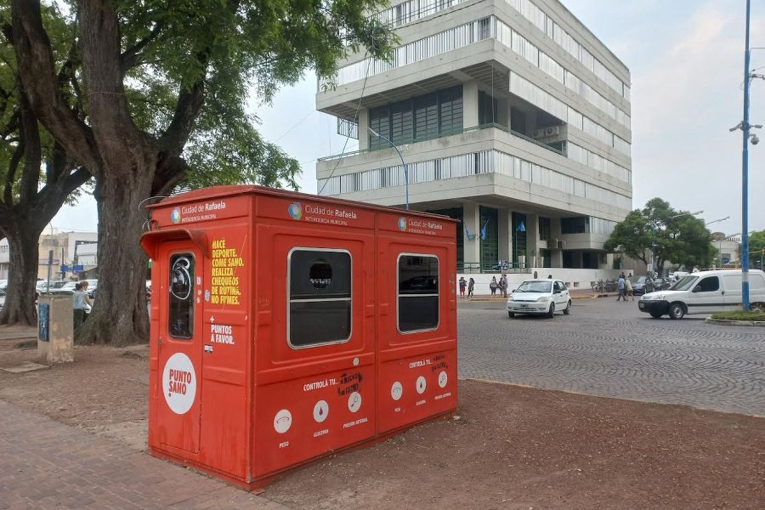 El Punto Sano brinda sus servicios en la Plaza 25 de Mayo