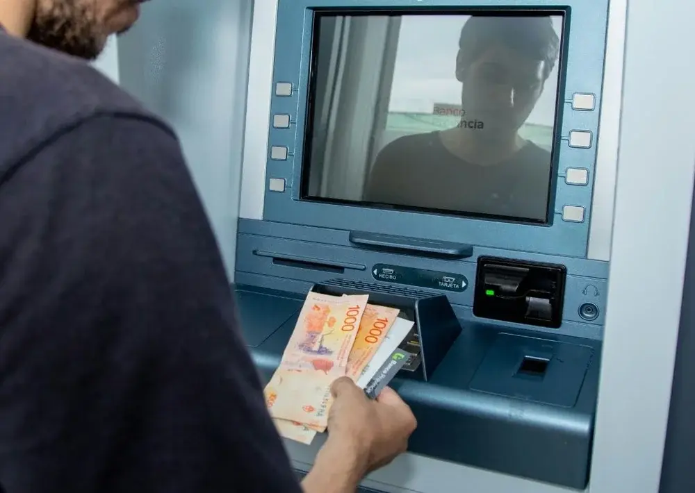 Dos de cada tres argentinos se quedan sin dinero antes del día 20