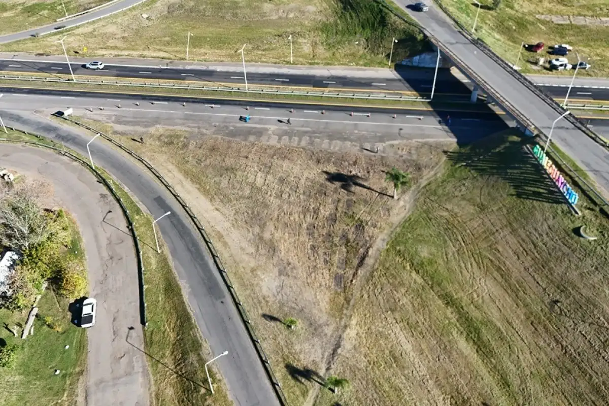 Avanzan las obras de infraestructura eléctrica sobre la Ruta Nacional 14 en el acceso a Gualeguaychú