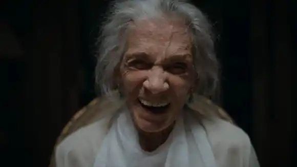 ¡ATERRADOR! Así una abuela maltrató y amenazó a sus pequeños nietos