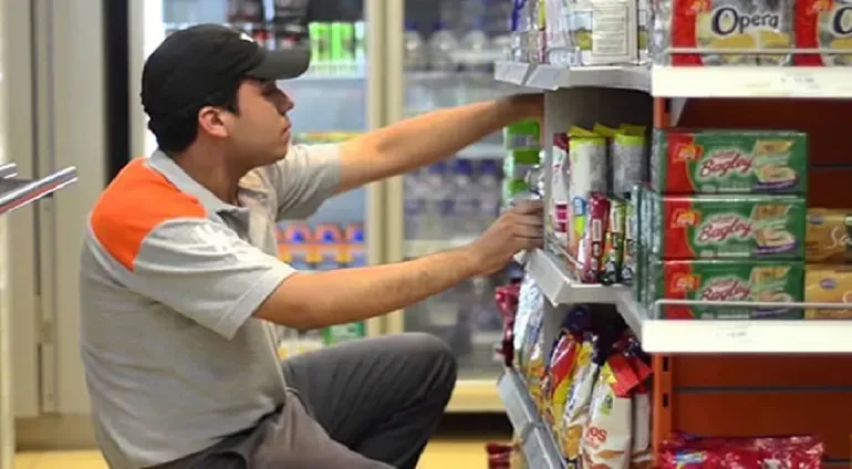 Los aumentos se aplicarán a partir de mañana para alimentos, bebidas y artículos de limpieza, entre otros.
