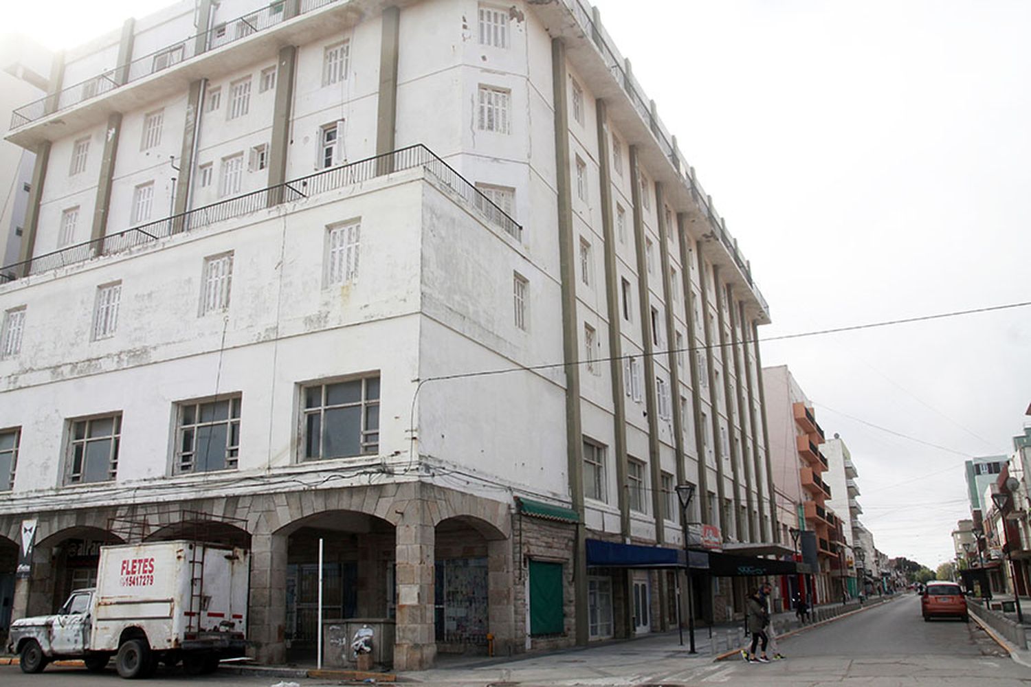 Un emblemático edificio de la Villa Díaz Vélez