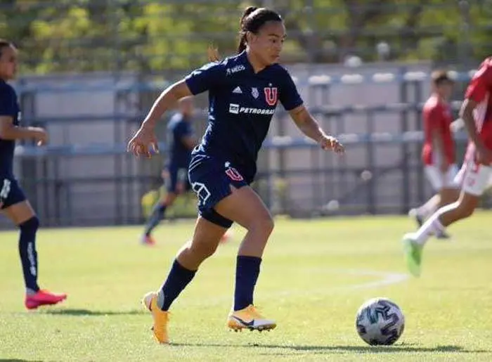 Yael Oviedo hizo tres  goles en su debut en Chile