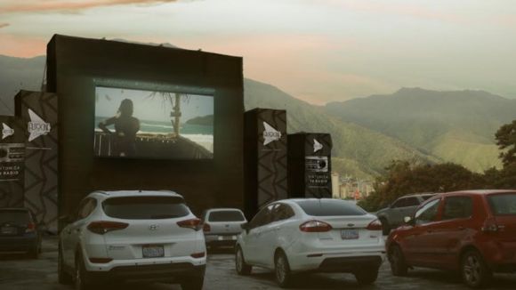 Caracas vivió su segunda noche inaugural de autocine… sin policías