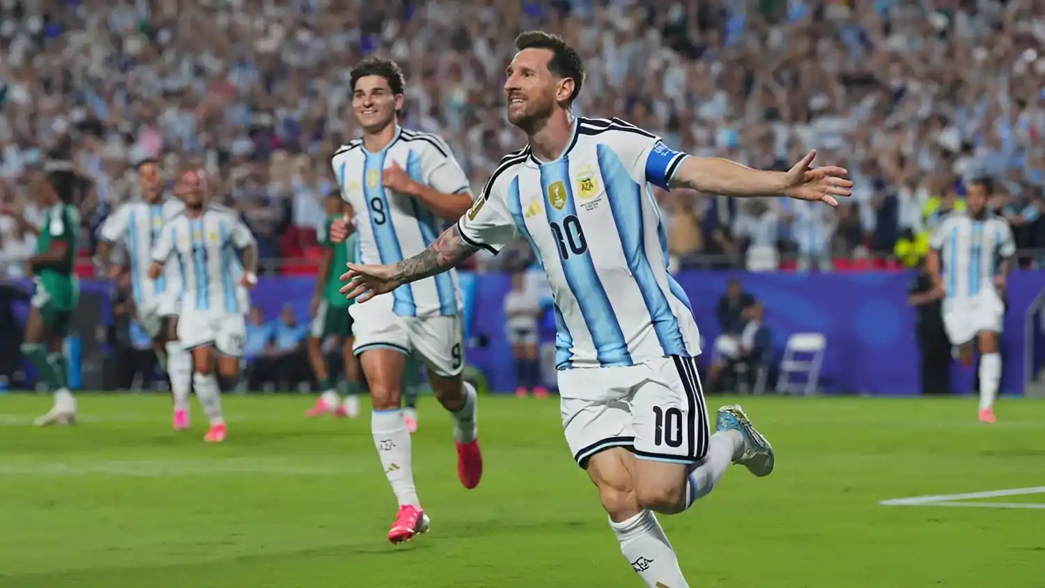 Messi festeja. Con su tercer gol de la noche alcanzó los 16 tantos en Copas del Mundo e igualó la marca del alemán Miroslav Klose. Foto: Reuters