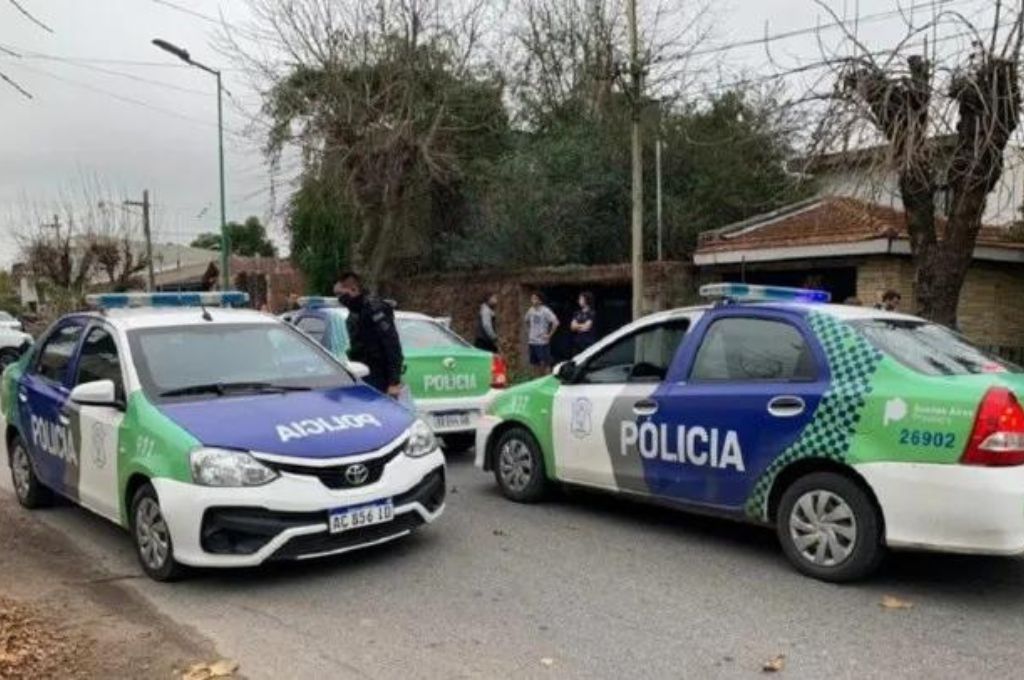 El hombre fue reducido y detenido.
