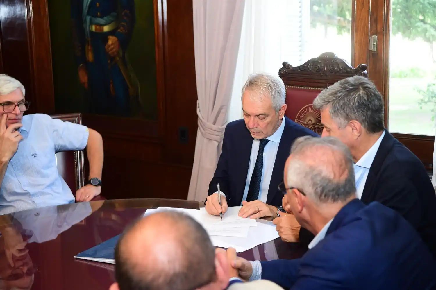 La Plata: Alak firmó los contratos con las empresas que ejecutarán el Plan de Obras y Mantenimiento Urbano