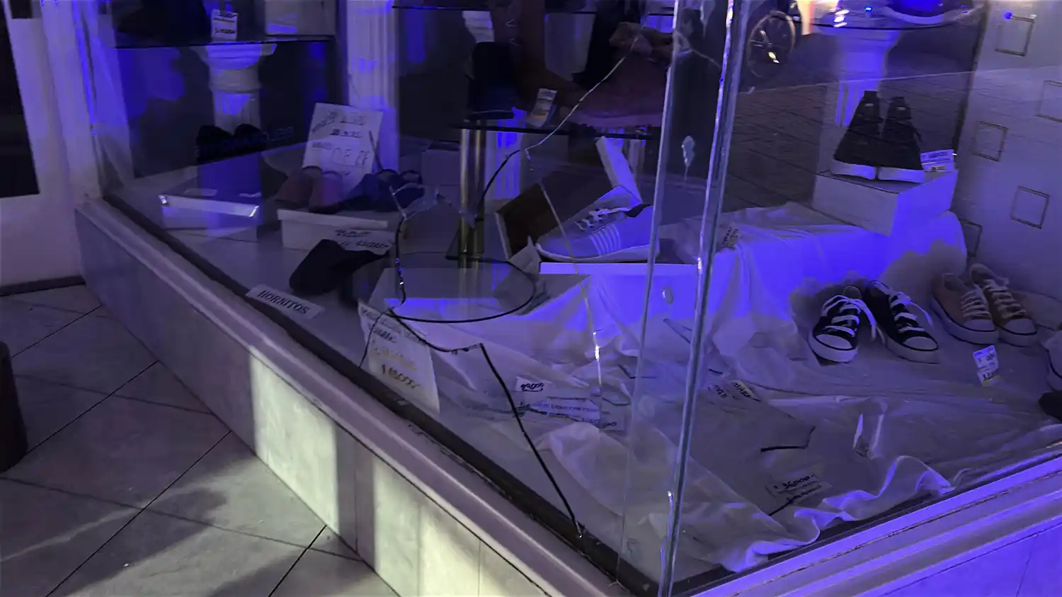 Robo en Zapateria Martita, en pleno centro de Rafaela | Crédito: RADIO RAFAELA - 4