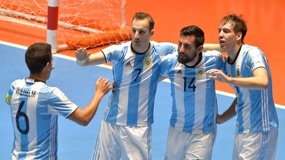El seleccionado argentino de futsal enfrenta a Brasil en busca de una nueva final