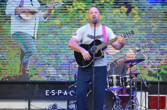 Juan Carlos Díaz Cuello trajo música con alegría a Espacio Clarín