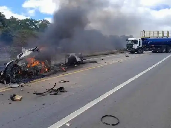 Tragedia en Brasil: choque frontal e incendio dejan 11 muertos